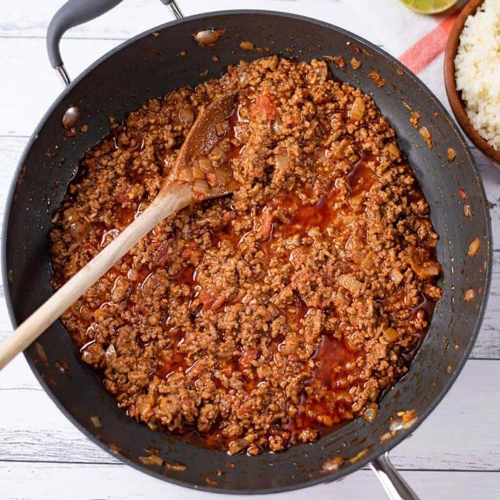 keto ground beef chili con carne is a frying pan.