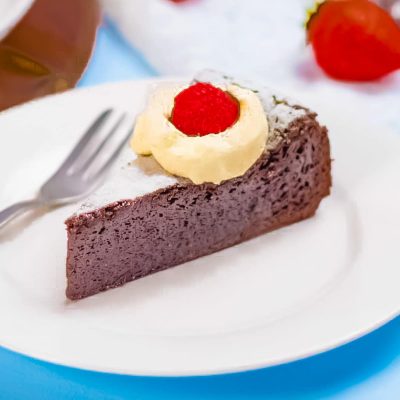 Keto Flourless Chocolate Cake Recipe (Just 3 Ingredients)